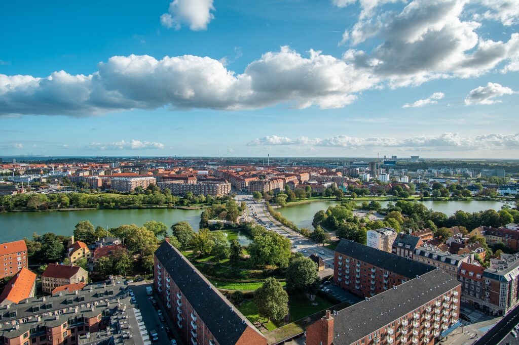 Luftfoto af centrale København ved vandet